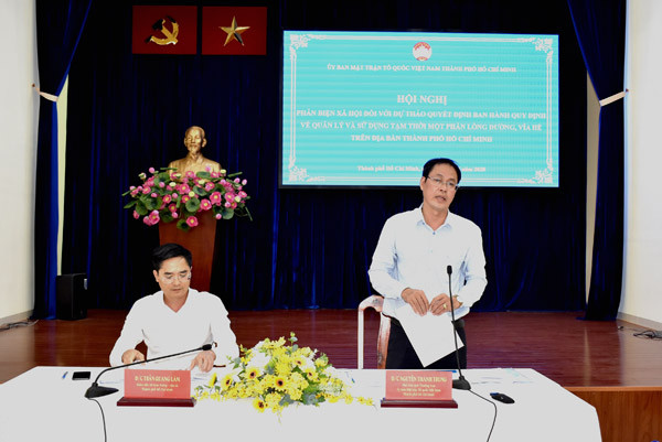 Phó Chủ tịch Thường trực Ủy ban MTTQ Việt Nam TP HCM Nguyễn Thành Trung phát biểu kết luận hội nghị. 