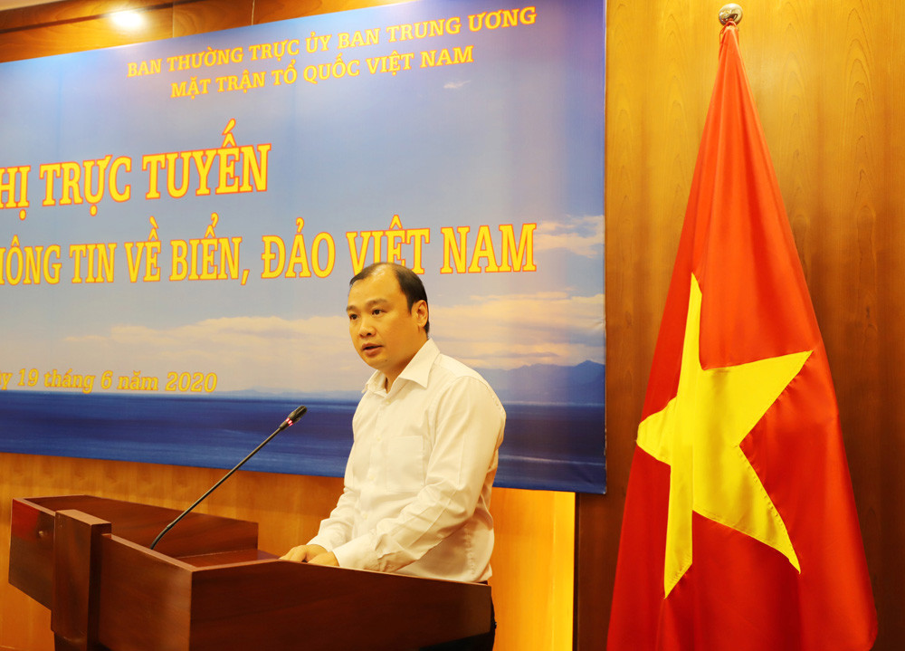 Ông Lê Hải Bình, Phó Trưởng ban chuyên trách Ban Chỉ đạo Công tác thông tin, đối ngoại phát biểu tại Hội nghị.