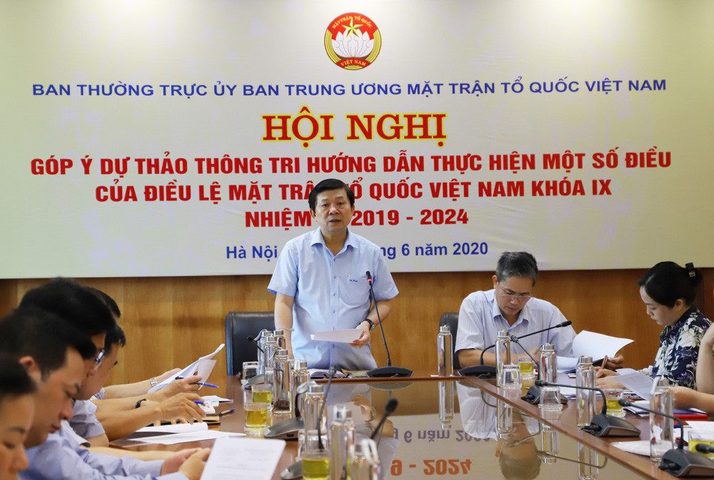Phó Chủ tịch Nguyễn Hữu Dũng phát biểu tại hội nghị. Ảnh: Hương Diệp.