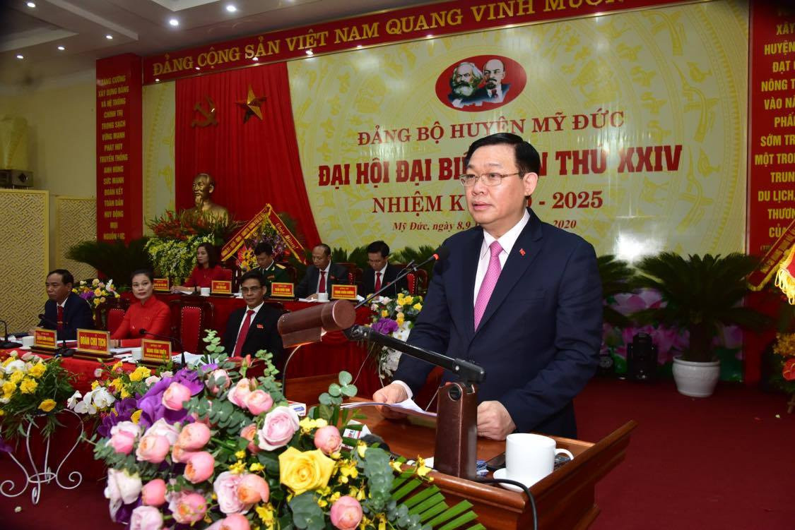 Bí thư Thành ủy Hà Nội Vương Đình Huệ phát biểu chỉ đạo tại hội nghị.