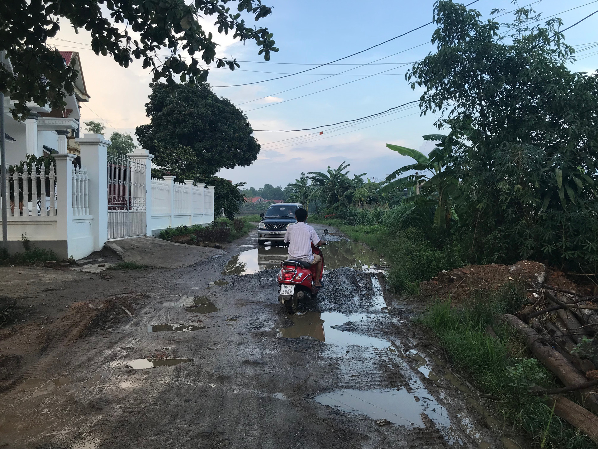Đường Tỉnh lộ 316B qua địa bàn xã Đào Xá, huyện Thanh Thủy, tỉnh Phú Thọ đầy rẫy “ổ voi”, “ổ gà”.