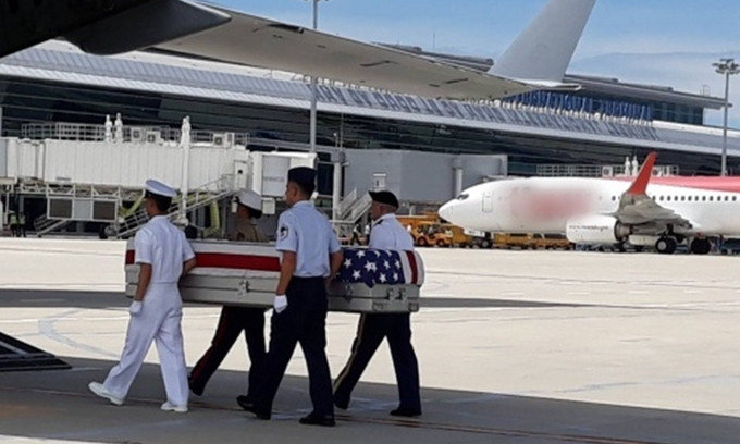 Hài cốt lính Mỹ được hồi hương về nước từ sân bay quốc tế Đà Nẵng tháng 7/2018. Ảnh:Bộ Ngoại giao Việt Nam.