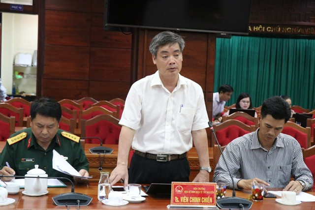 Tiến sỹ Viên Chinh Chiến, Viện trưởng Viện vệ sinh dịch tễ Tây Nguyên phát biểu tại buổi làm việc.