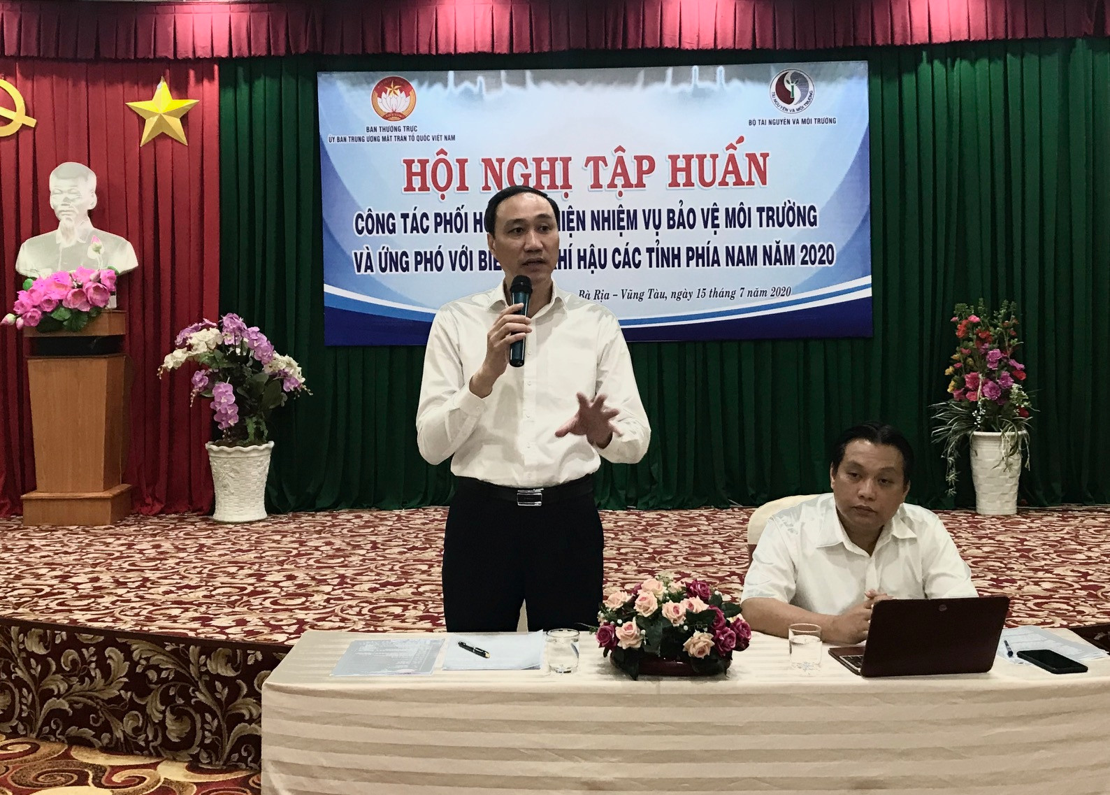 Phó Chủ tịch Phùng Khánh Tài phát biểu tại Hội nghị.