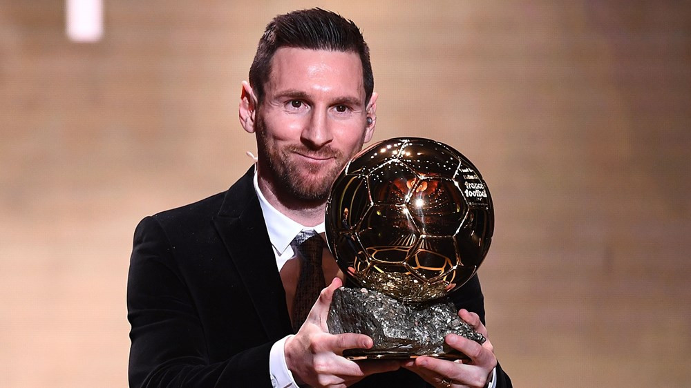 Lionel Messi sẽ được giữ danh hiệu thêm một năm nữa. (Ảnh: Goal).