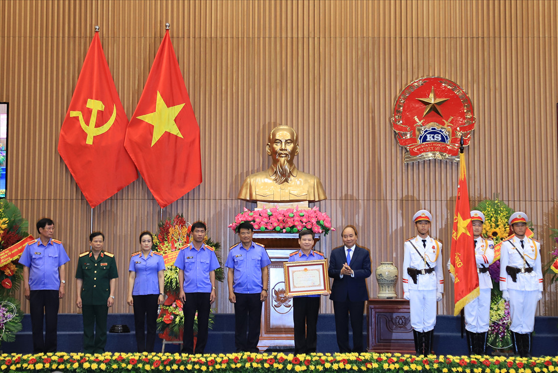 Thủ tướng Chính phủ Nguyễn Xuân Phúc trao Huân chương Hồ Chí Minh cho ngành Kiểm sát nhân dân v
