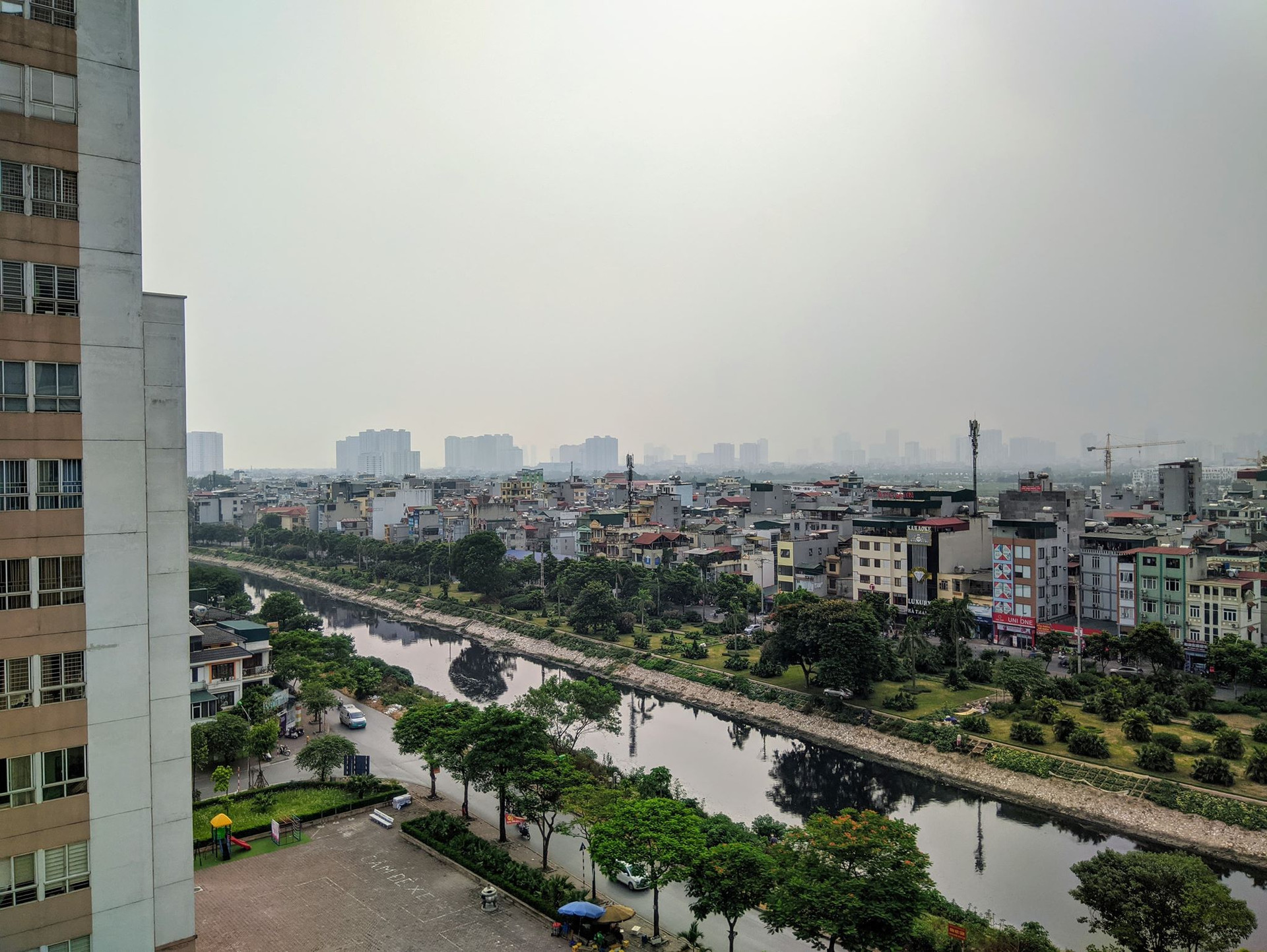 Chất lượng không khí Hà Nội ngày 28/7 ô nhiễm khiến trời mù, giảm tầm nhìn.
