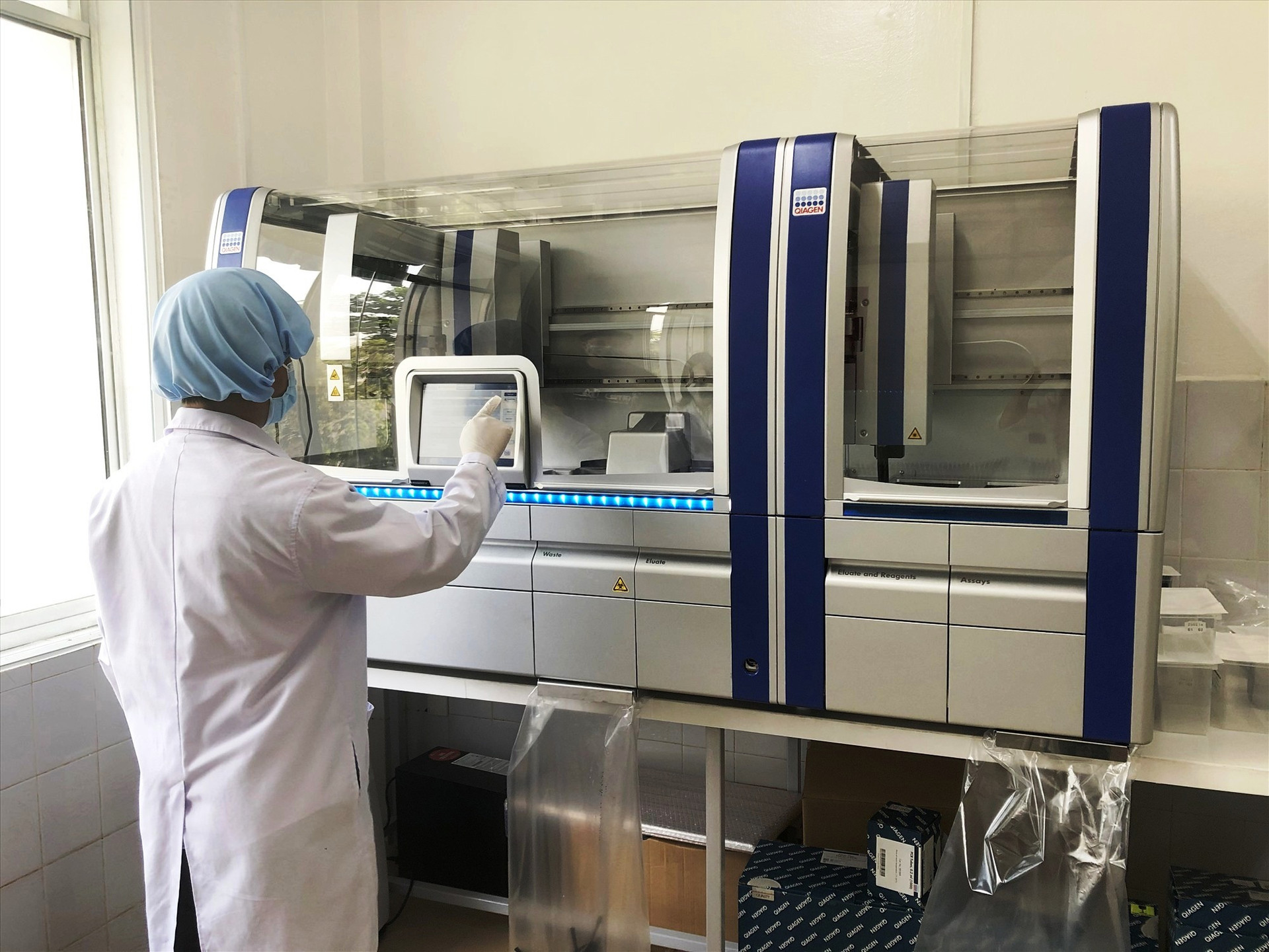 Một trong những Hệ thống xét nghiệm Realtime PCR tự động tại CDC Quảng Nam.
