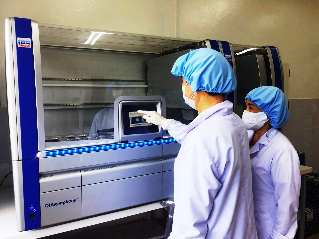Xét nghiệm Covid-19 tại Trung tâm kiểm soát bệnh tật Quảng Nam.