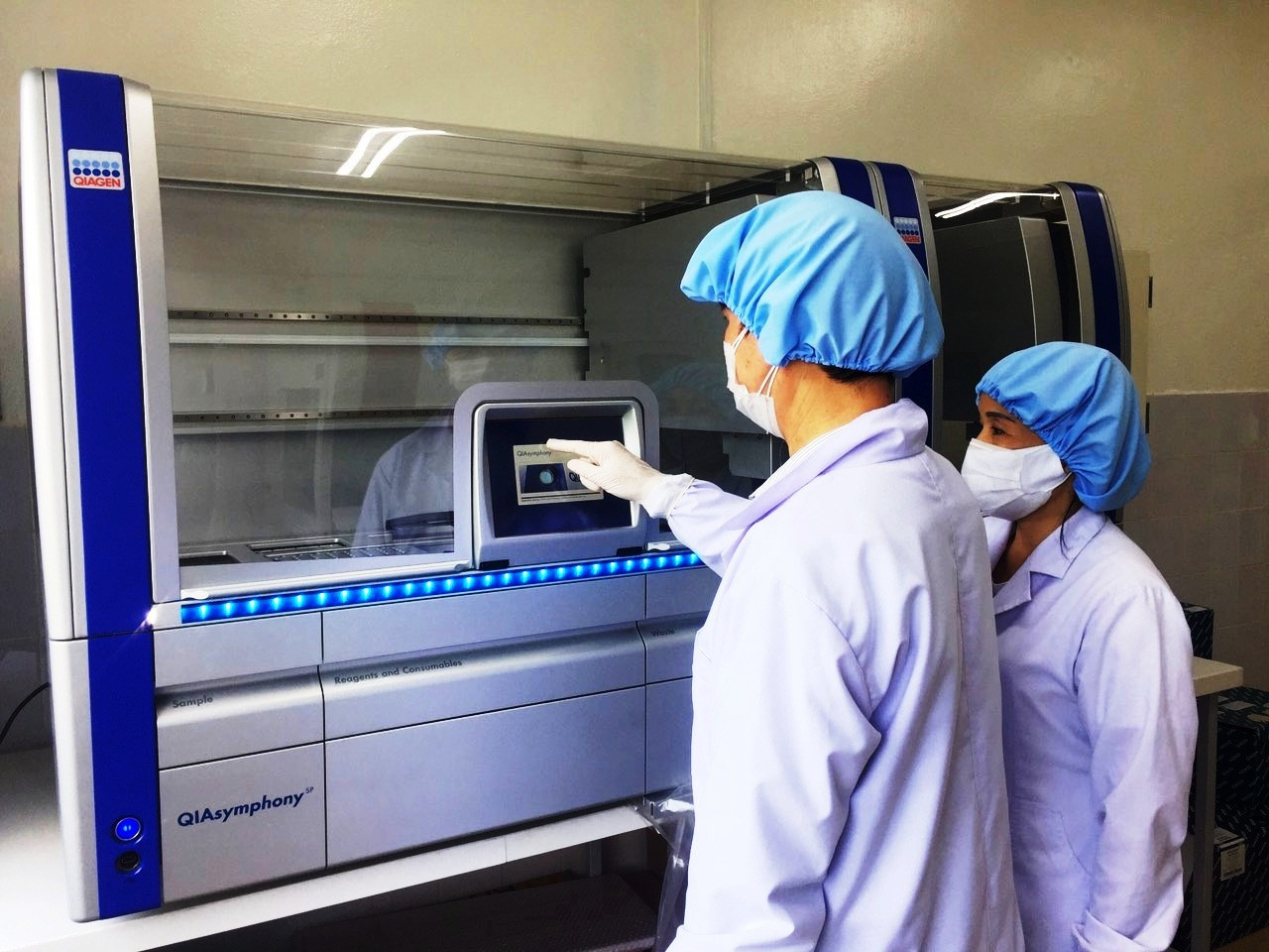 Hệ thống máy xét nghiệm Real time RT-PCR ở Quảng Nam.