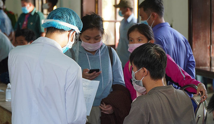 Hướng dẫn người dân  từ vùng dịch trở về khai báo y tế