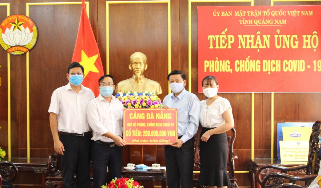Cảng Đà Nẵng ủng hộ 200 triệu đồng cho tỉnh Quảng Nam phòng chống dịch Covid-19.