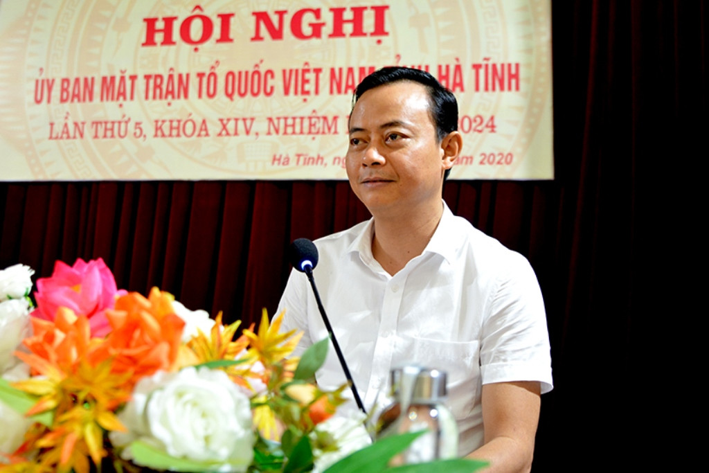 Chủ tịch Ủy ban MTTQ tỉnh Hà Tĩnh Hà Văn Hùng phát biểu bế mạc hội nghị.