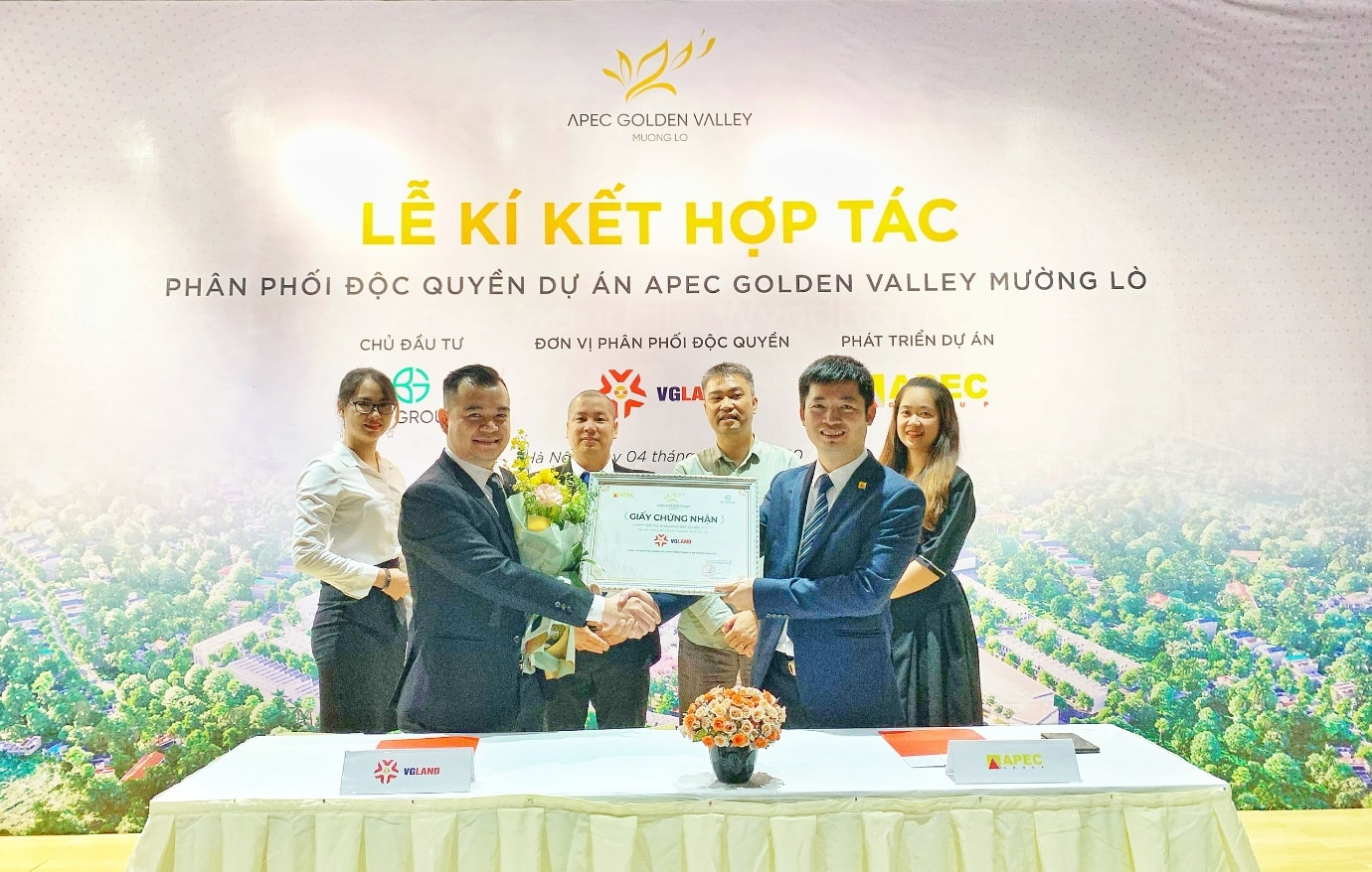 Apec Group và VG Land trao chứng nhận Đại lý phân phối độc quyền dự án Apec Golden Valley Mường Lò.