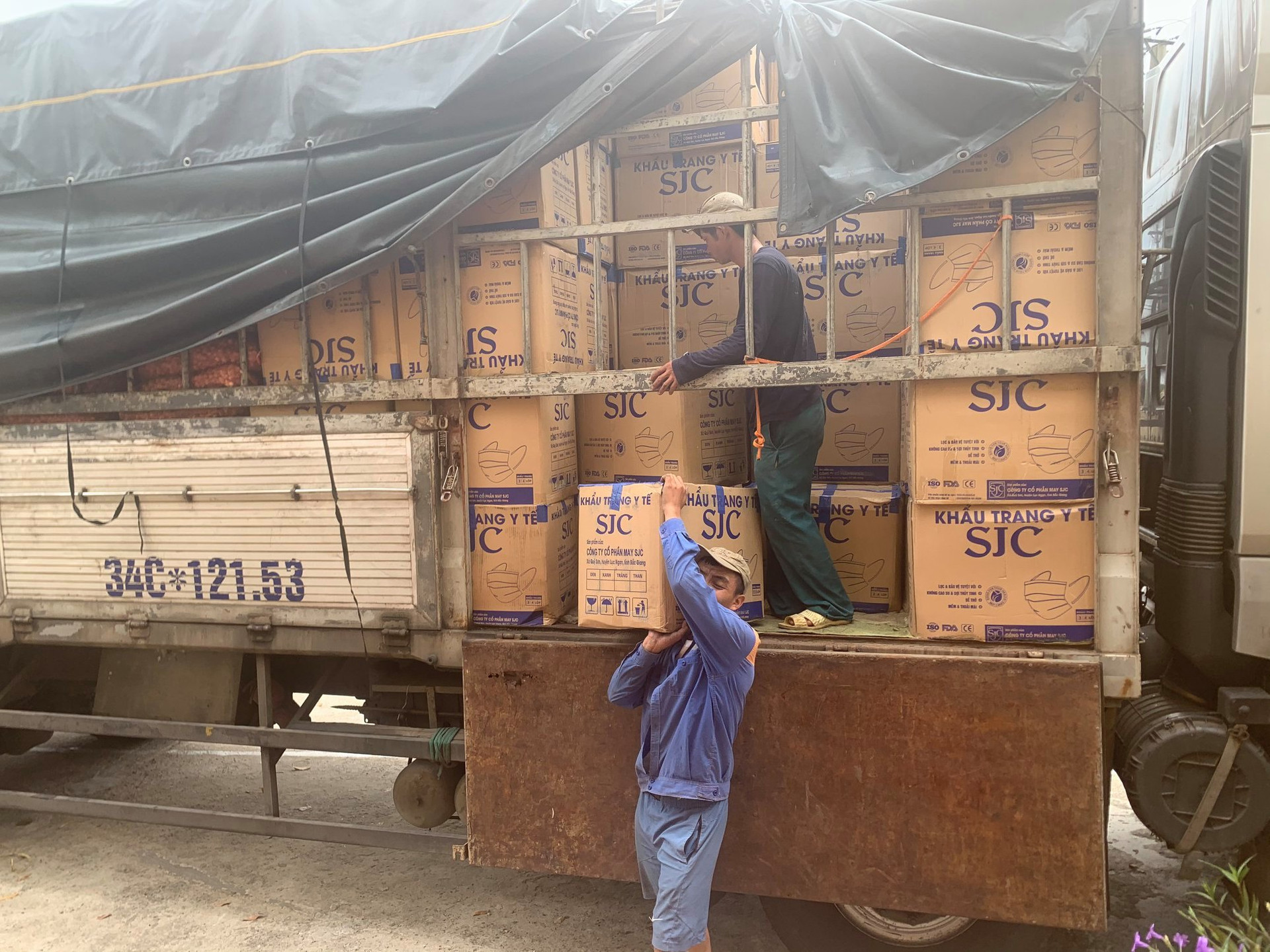 Xe tải này chạy từ TP Hồ Chí Minh, khi ra đến Hà Tĩnh mới bị phát hiện.