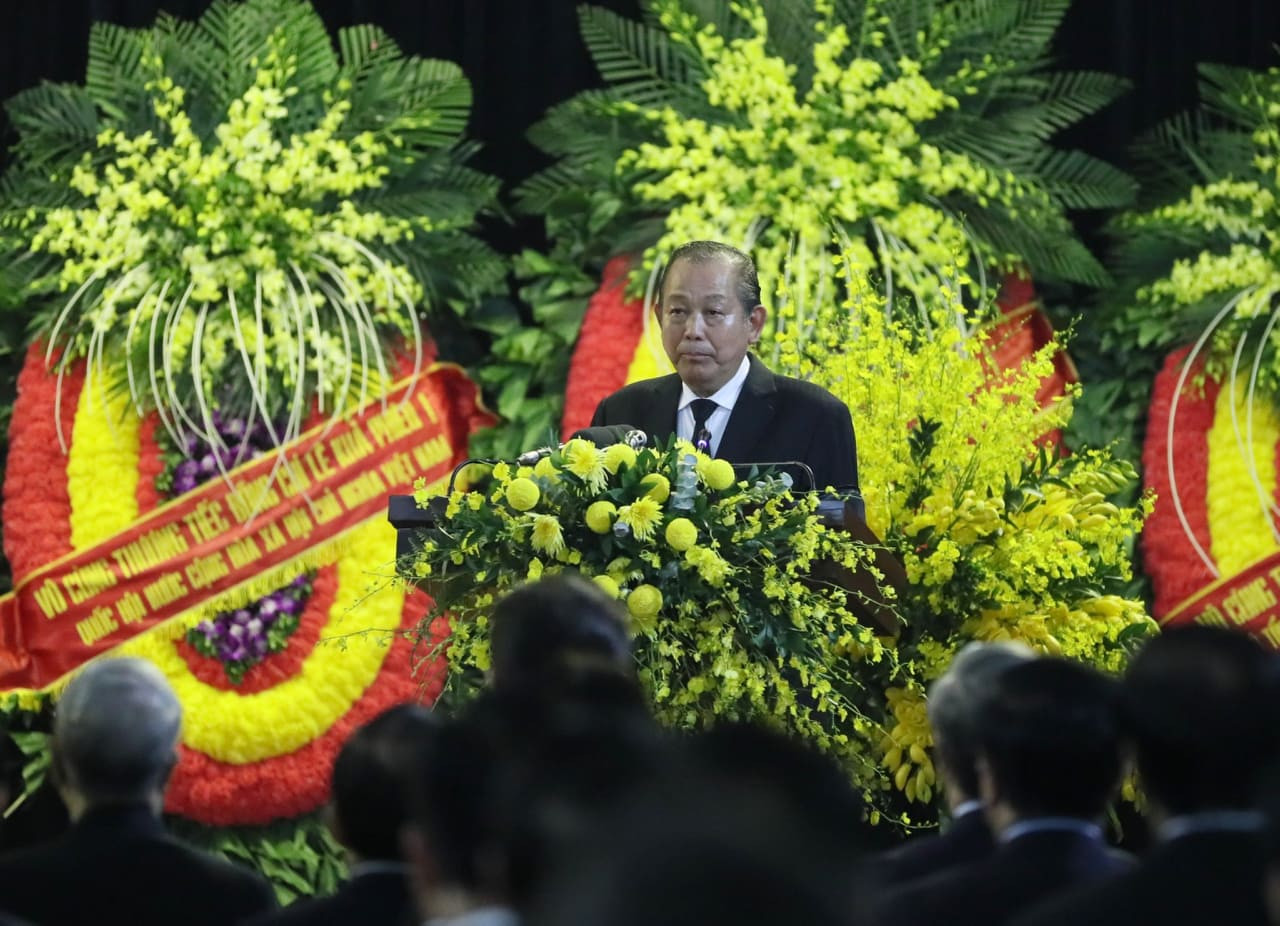 Phó Thủ tướng Thường trực Trương Hoà Bình, Trưởng Ban lễ tang phát biểu. (Ảnh: TTXVN)