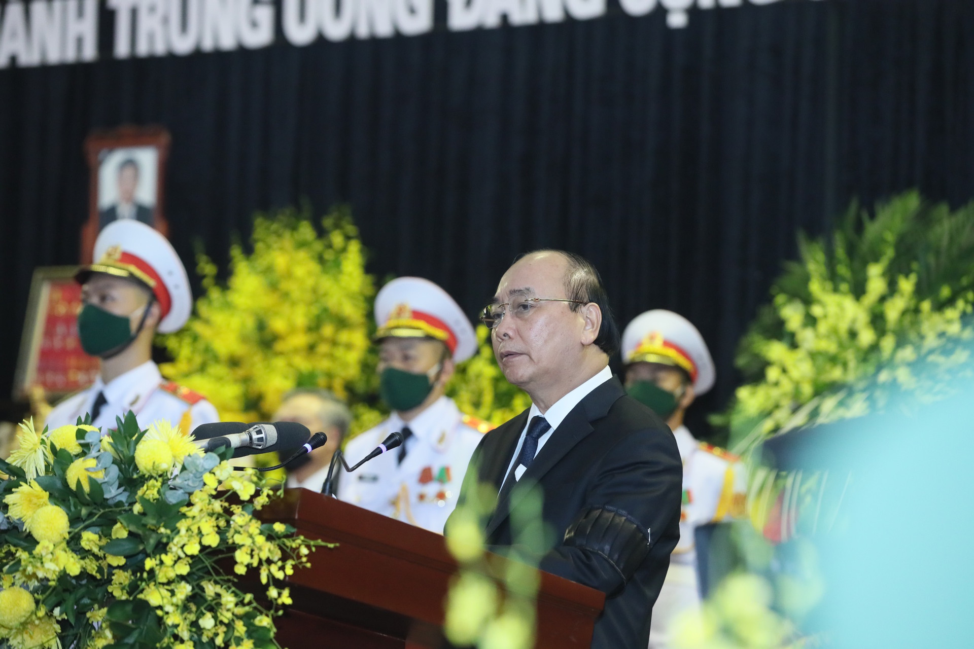 Thủ tướng Chính phủ Nguyễn Xuân Phúc xúc động đọc lời điếu tại Lễ truy điệu