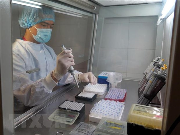 Bộ sinh phẩm phát hiện SARS-CoV-2 virus bằng kỹ thuật Realtime PCR của tỉnh Thái Nguyên được triển khai kiểm nghiệm tại Khoa Miễn dịch di truyền phân tử, Bệnh viện Trung ương Thái Nguyên. (Ảnh: Thu Hằng/TTXVN).