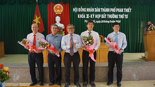Tân Chủ tịch, Phó Chủ tịch UBND TP. Phan Thiết, nhiệm kỳ 2016 – 2021 Thiết ra mắt.
