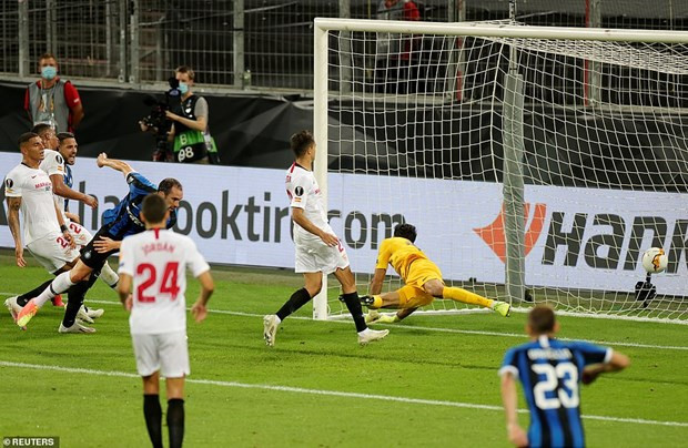 Godin gỡ hòa 2-2 cho Inter Milan. (Nguồn: Reuters).