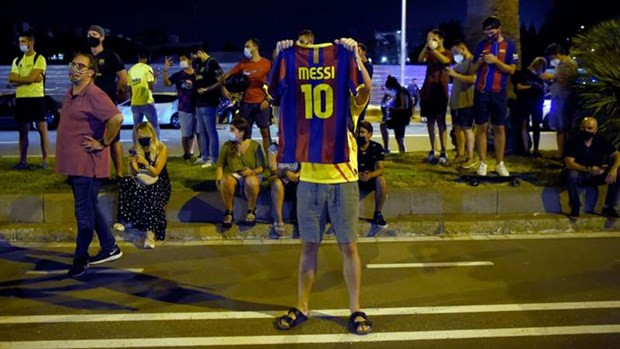 Cổ động viên Barcelona kêu gọi Messi ở lại. (Nguồn: Getty Images).