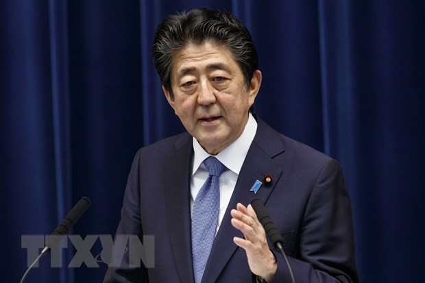 Thủ tướng Nhật Bản Abe Shinzo phát biểu tại cuộc họp báo ở Tokyo ngày 18/6/2020. (Ảnh: AFP/TTXVN).