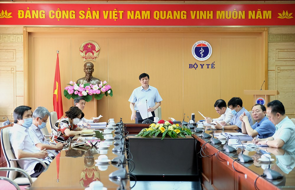 GS.TS Nguyễn Thanh Long - Quyền Bộ trưởng Bộ Y tế chủ trì buổi giao ban trực tuyến.