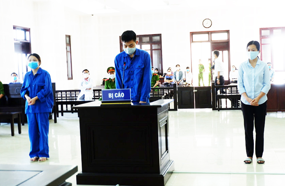 TAND TP Đà Nẵng cũng tuyên phạt bổ sung Huỳnh Thị Ngọc Diễm, Hồ Thị Thu Trinh 40 triệu đồng/người; Chen Xian Fa 50 triệu đồng.