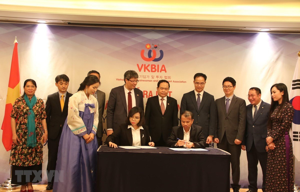 Bí thư Trung ương Đảng, Chủ tịch UB TƯ MTTQ Việt Nam chứng kiến lễ ký kết hợp tác giữa VKBIA với Hiệp hội trang trại và doanh nghiệp nông nghiệp Việt Nam trong chuyến công tác Hàn Quốc hồi tháng 9/2019