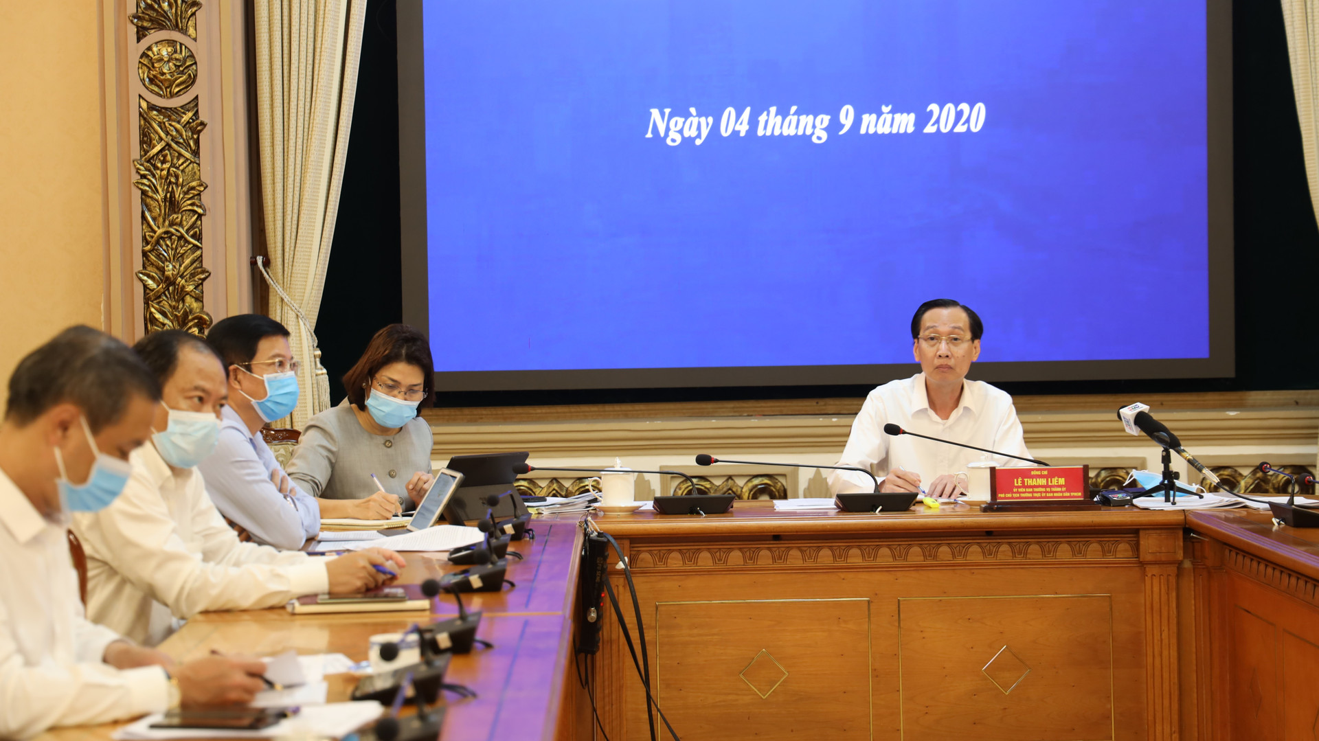 Phó Chủ tịch Thường trực UBND TP HCM Lê Thanh Liêm chủ trì cuộc họp trực tuyến Chính phủ tại điểm cầu TP HCM.