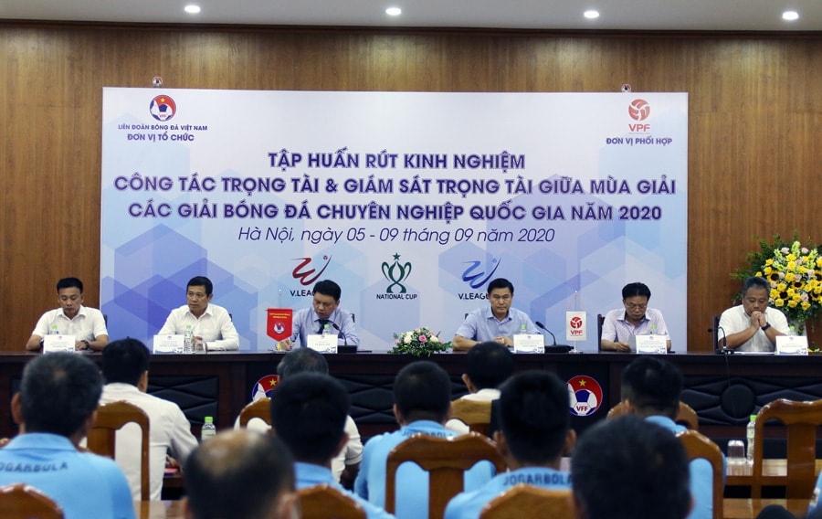 Lãnh đạo LĐBĐVN, Công ty VPF, Ban trọng tài LĐBĐVN tham dự lễ khai mạc chương trình tập huấn rút kinh nghiệm công tác giám sát, trọng tài giữa mùa giải các giải BĐCN quốc gia 2020.