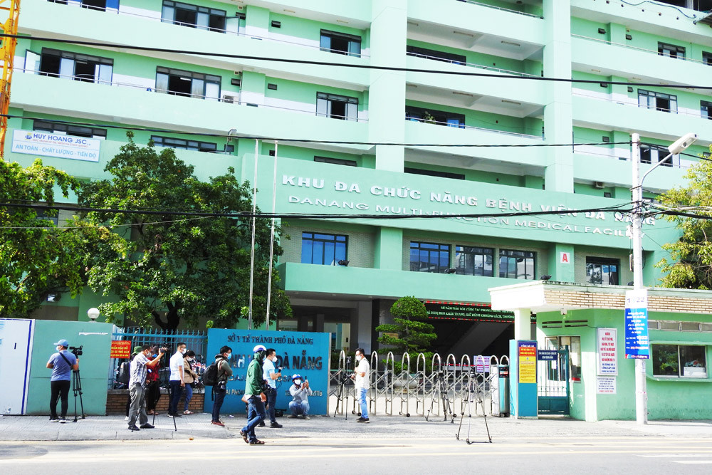 Bệnh viện Đà Nẵng được dỡ bỏ phong tỏa vào chiều 25/8.Ảnh: Thanh Tùng.
