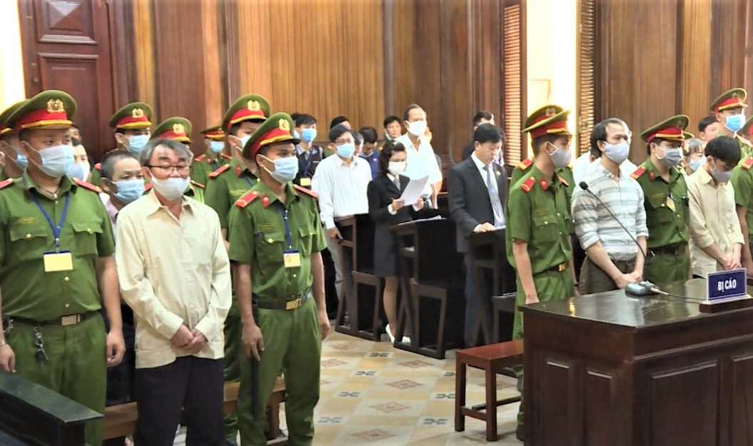 Các bị cáo tại phiên tòa ngày 21.9