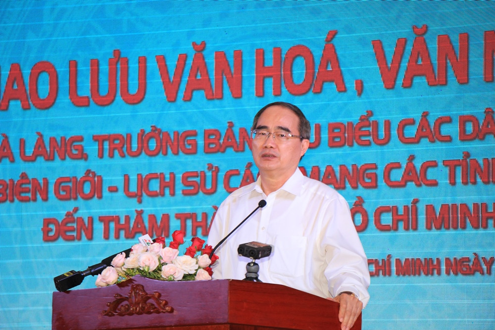 Bí Thư Thành ủy TP HCM Nguyễn Thiện Nhân phát biểu tại buổi giao lưu.