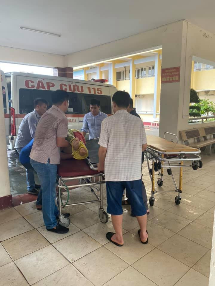 Hai nạn nhân được cấp cứu tại Bệnh viện đa khoa Hà Tĩnh. 