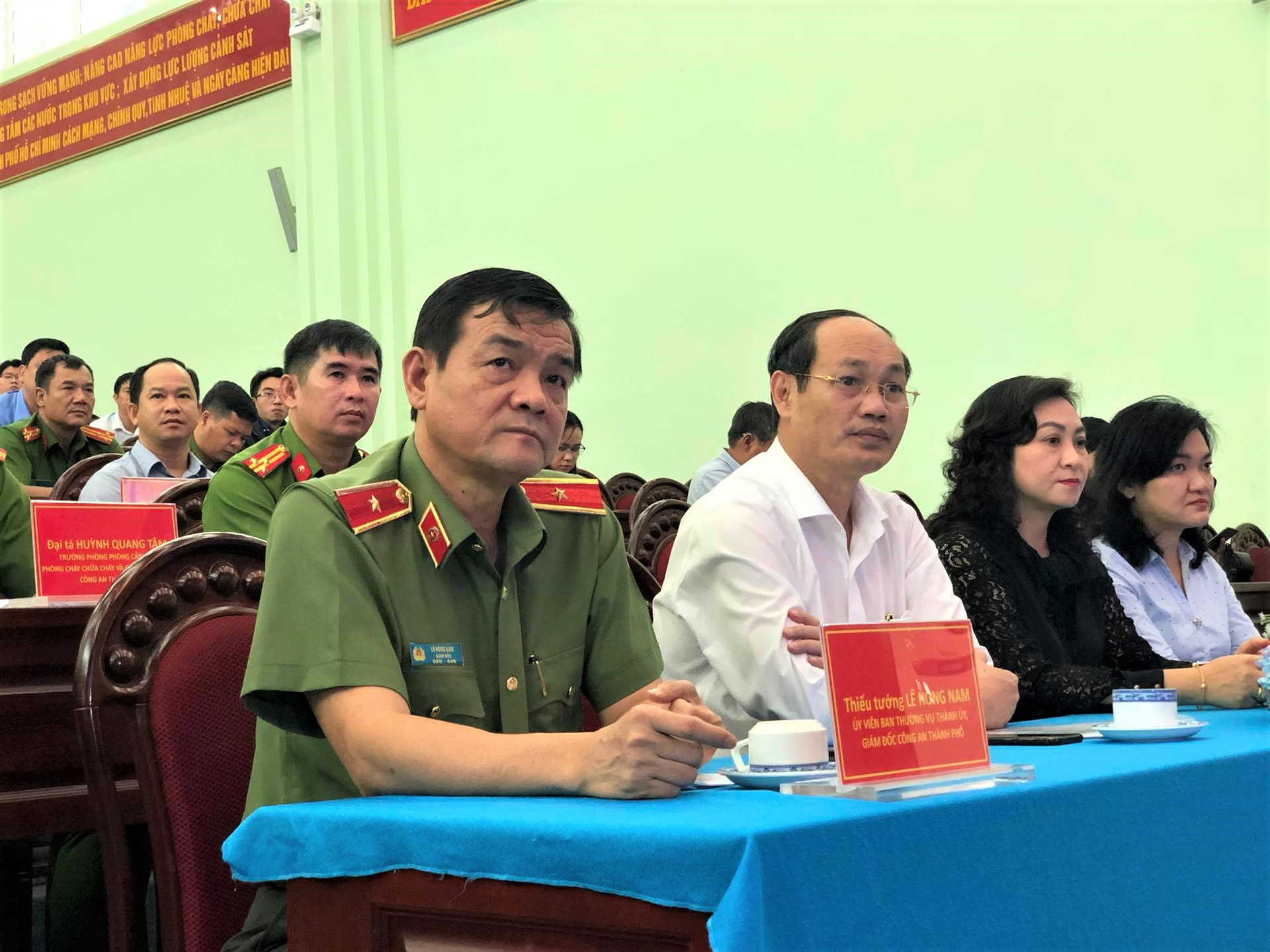 Thiếu tướng Lê Hồng Nam, Giám đốc Công an TP HCM đến dự Lễ ra mắt Hệ thống nâng cấp (Ảnh: Hồng Phúc).