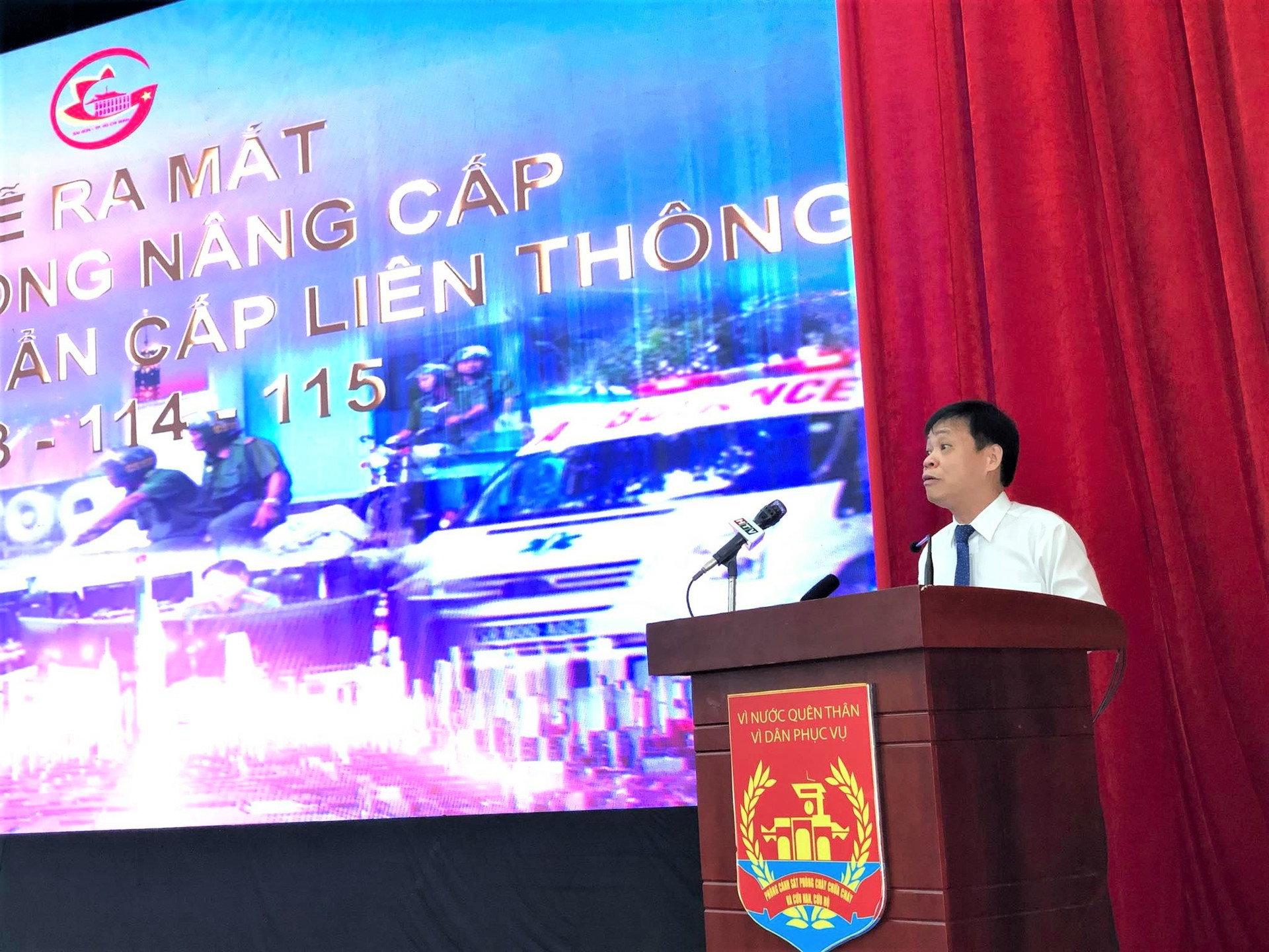 Tiến sĩ Lê Quốc Cường, Phó Giám đốc Sở TTTT TP HCM phát biểu khai mạc Lễ ra mắt Hệ thống nâng cấp Tổng đài Khẩn cấp của thành phố sáng 29/9 (Ảnh: Hồng Phúc).