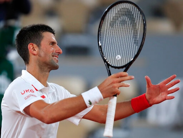 Djokovic ăn mừng sau khi trận đấu mở đầu kết thúc.