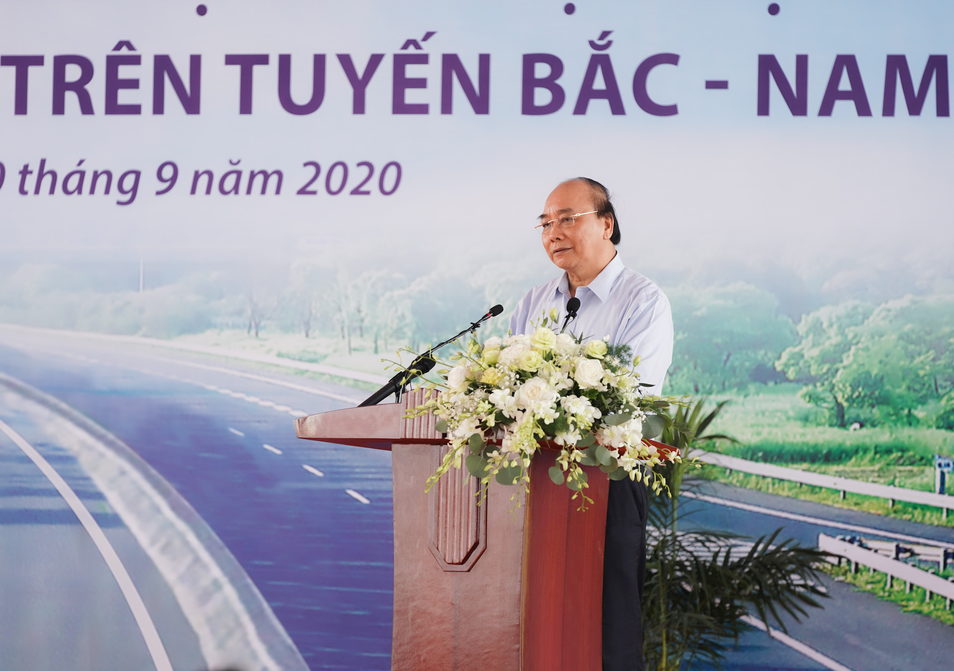 Thủ tướng Nguyễn Xuân Phúc phát biểu tại lễ khởi công. Ảnh: VGP.