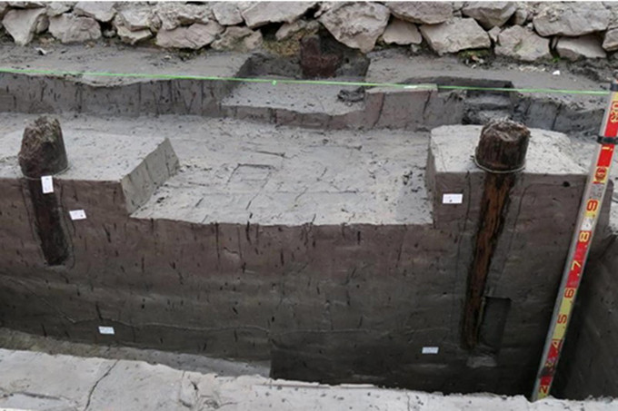 Bãi cọc gỗ cổ được phát hiện tại Đầm Thượng, xã Lại Xuân, huyện Thủy Nguyên, TP Hải Phòng vào tháng 2. Ảnh: Viện khảo cổ học Việt Nam.