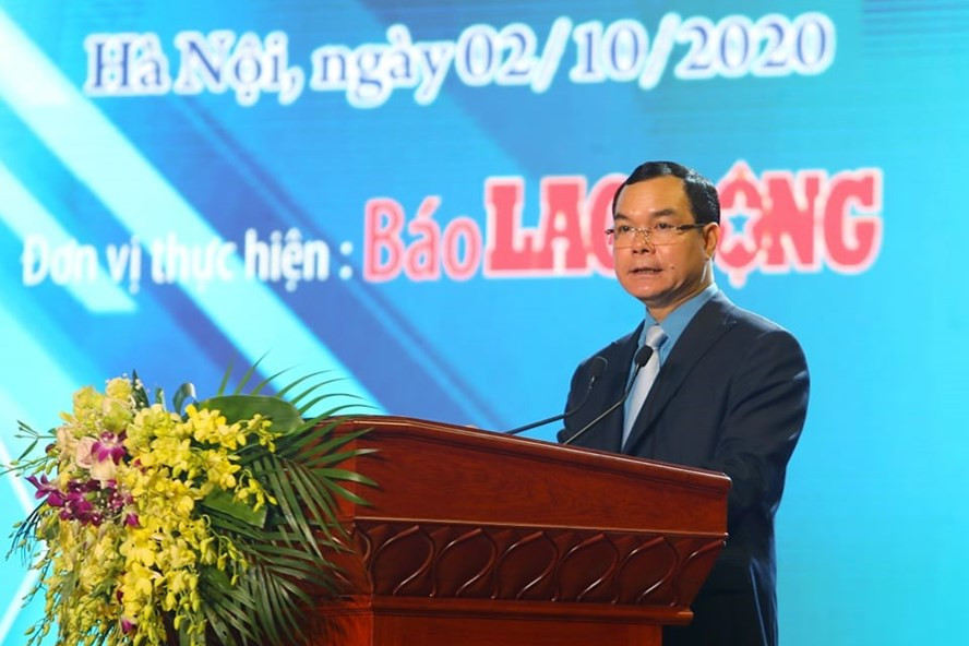 Ông Nguyễn Đình Khang, Chủ tịch Tổng LĐLĐ Việt Nam phát biểu tại lễ trao giải.
