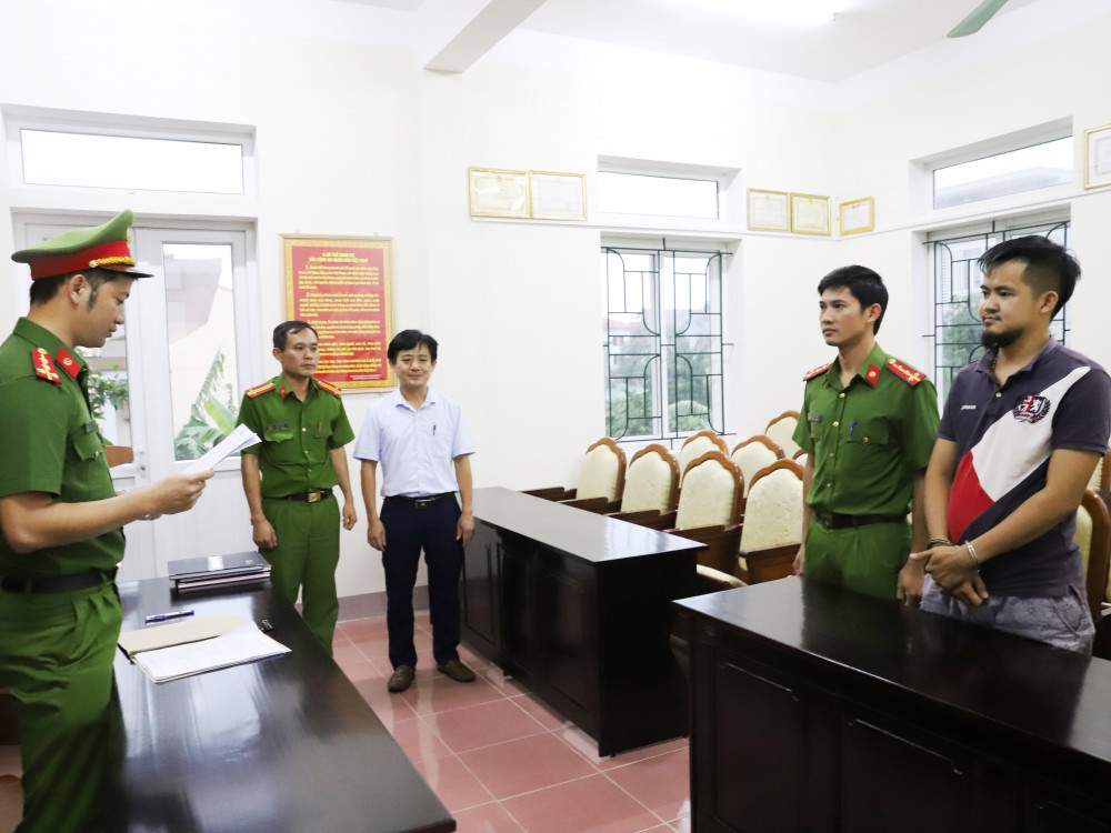 Cơ quan điều tra đọc lệnh bắt tạm giam đối tượng Trần Hải Dương.