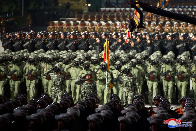 Hàng loạt đơn vị quân đội đã xuất hiện tại quảng trường Kim Nhật Thành, trong đó có nhiều đơn vị đặc nhiệm được trang bị hiện đại.
