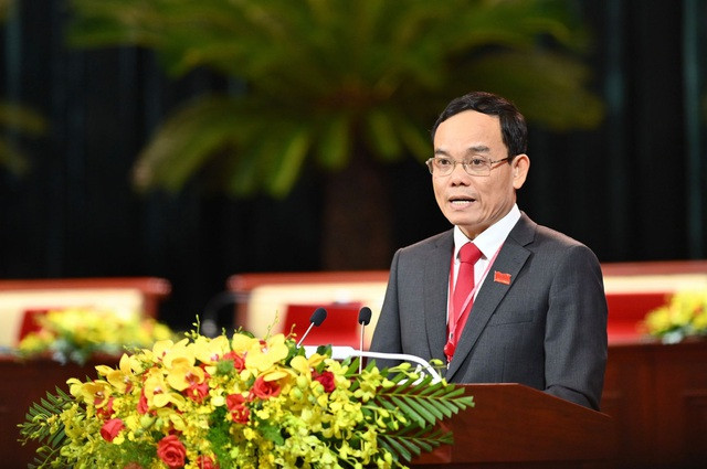 Ông Trần Lưu Quang, Phó Bí thư Thành ủy TPHCM, công bố quyết định của Bộ Chính trị, Ban Bí thư tại Đại hội Đảng bộ TPHCM khóa XI.