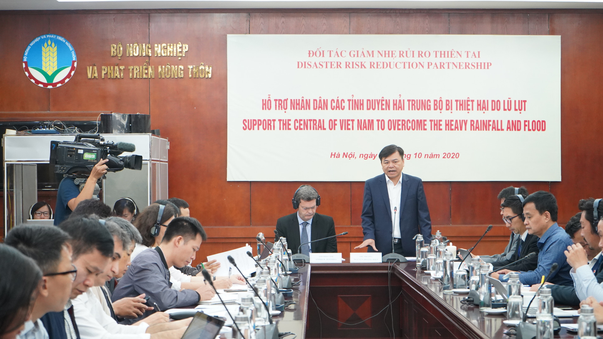 Thứ trưởng Bộ Nông nghiệp và Phát triển Nông thôn Nguyễn Hoàng Hiệp – Chủ tịch Đối tác Giảm nhẹ rủi ro thiên tai tại cuộc họp