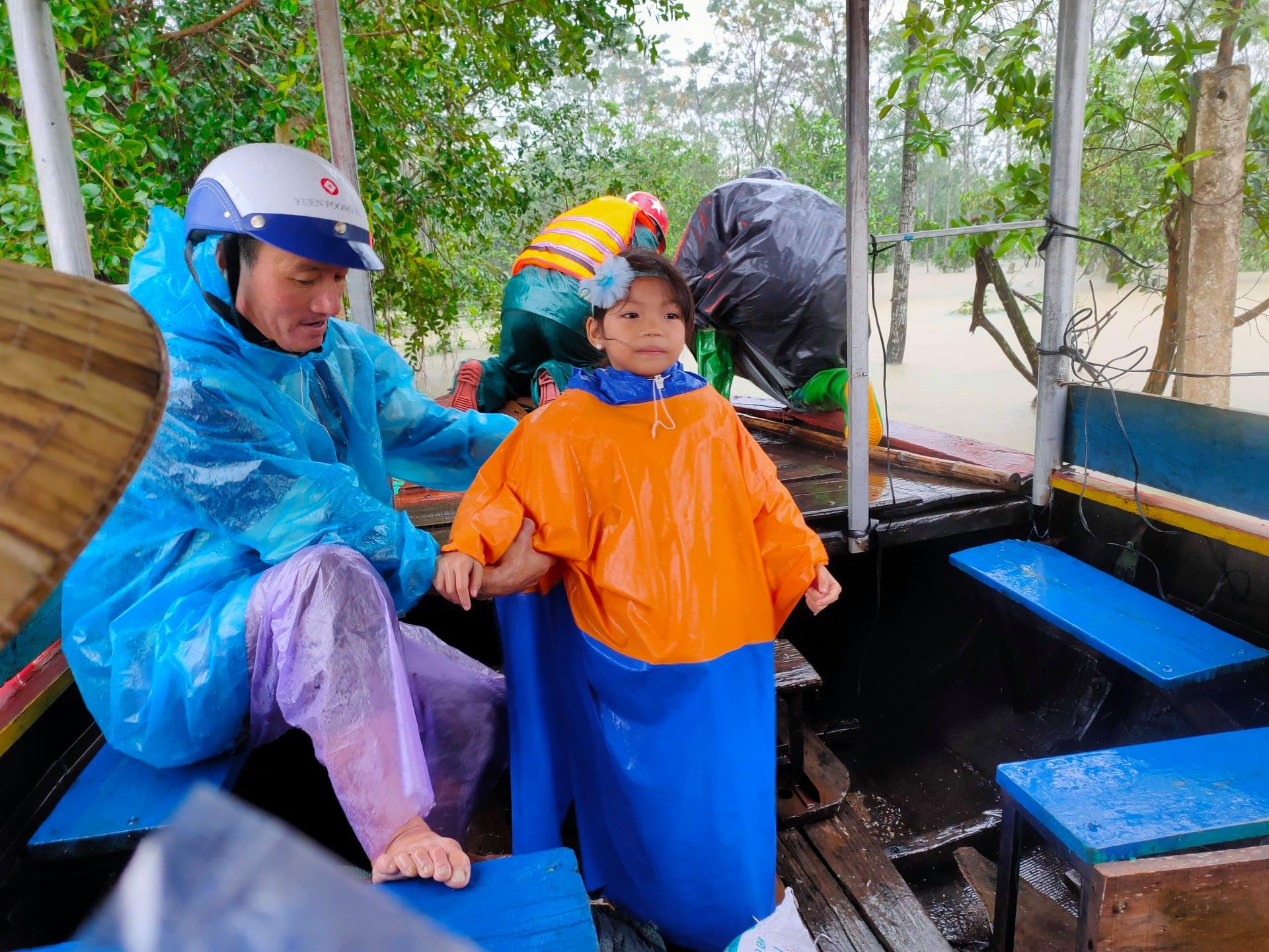 Huyện Can Lộc di dời 300 người dân đến nơi an toàn.