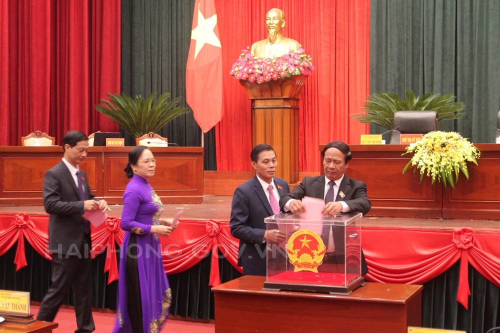 Đại biểu HĐND thành phố Hải Phòng tiến hành bầu bổ sung 2 Phó Chủ tịch UBND thành phố