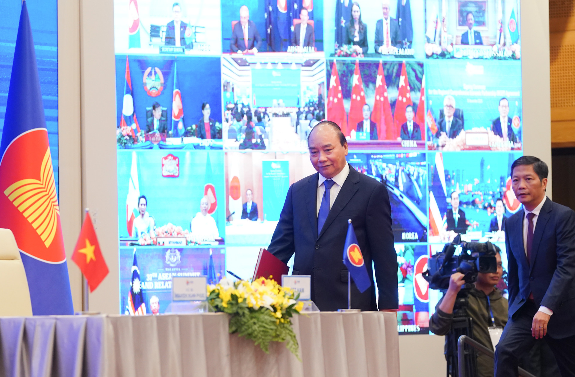 Thủ tướng Nguyễn Xuân Phúc dự sự kiện tại đầu cầu Hà Nội.