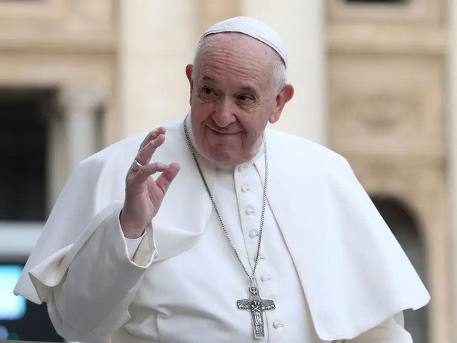 Giáo hoàng Francis có hơn 7,4 triệu người theo dõi, nhưng ông không theo dõi ai trên Instagram.
