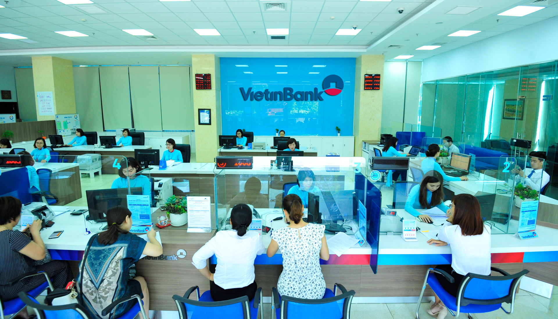 VietinBank luôn nỗ lực không ngừng nhằm nâng cao chất lượng phục vụ khách hàng